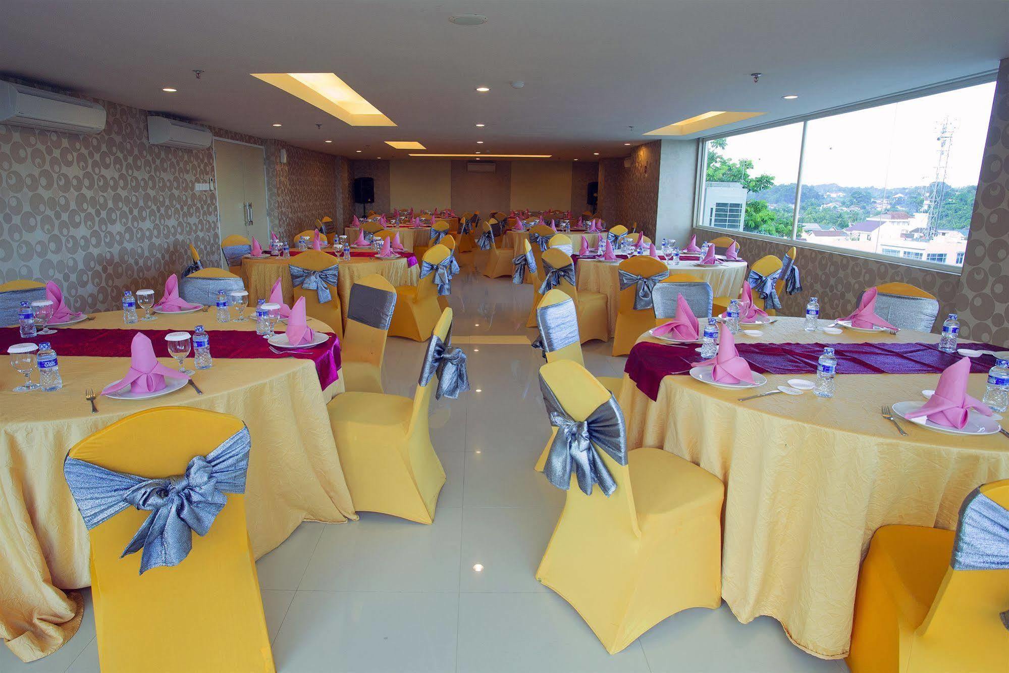 D'Primahotel Balikpapan Exterior photo